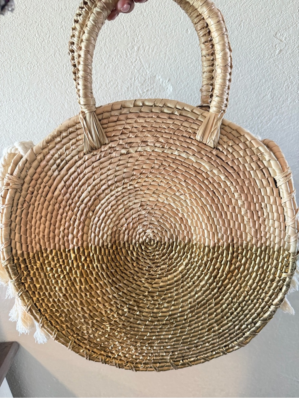 NWOT Woven Round Straw Tote Bag in Natural - Picture 2 of 3